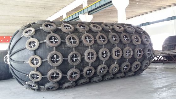 Fenders neumáticos versátiles de Yokohama para diversos entornos marinos