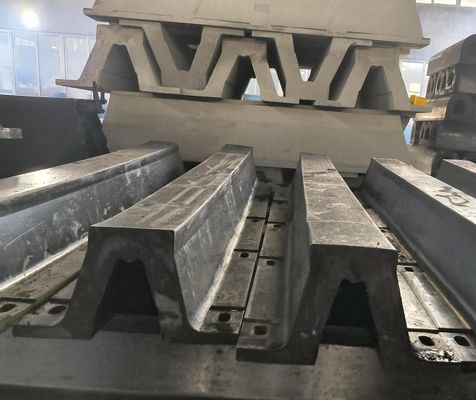 Arcos de protección para la conversión de energía de impacto y protección de buques y muelles en instalaciones portuarias con gran tráfico
