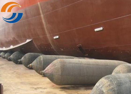 Lanzamiento y elevación de buques con bolsas de aire de goma inflables