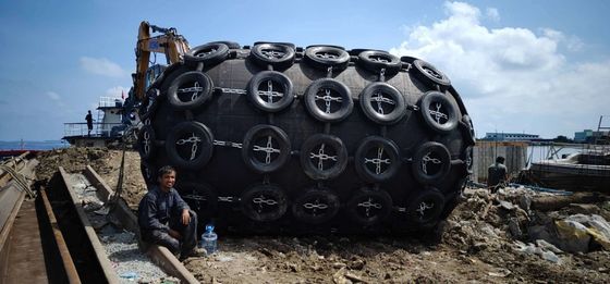 Los guardabarros de espuma marina son la solución óptima para la protección de los buques en entornos difíciles