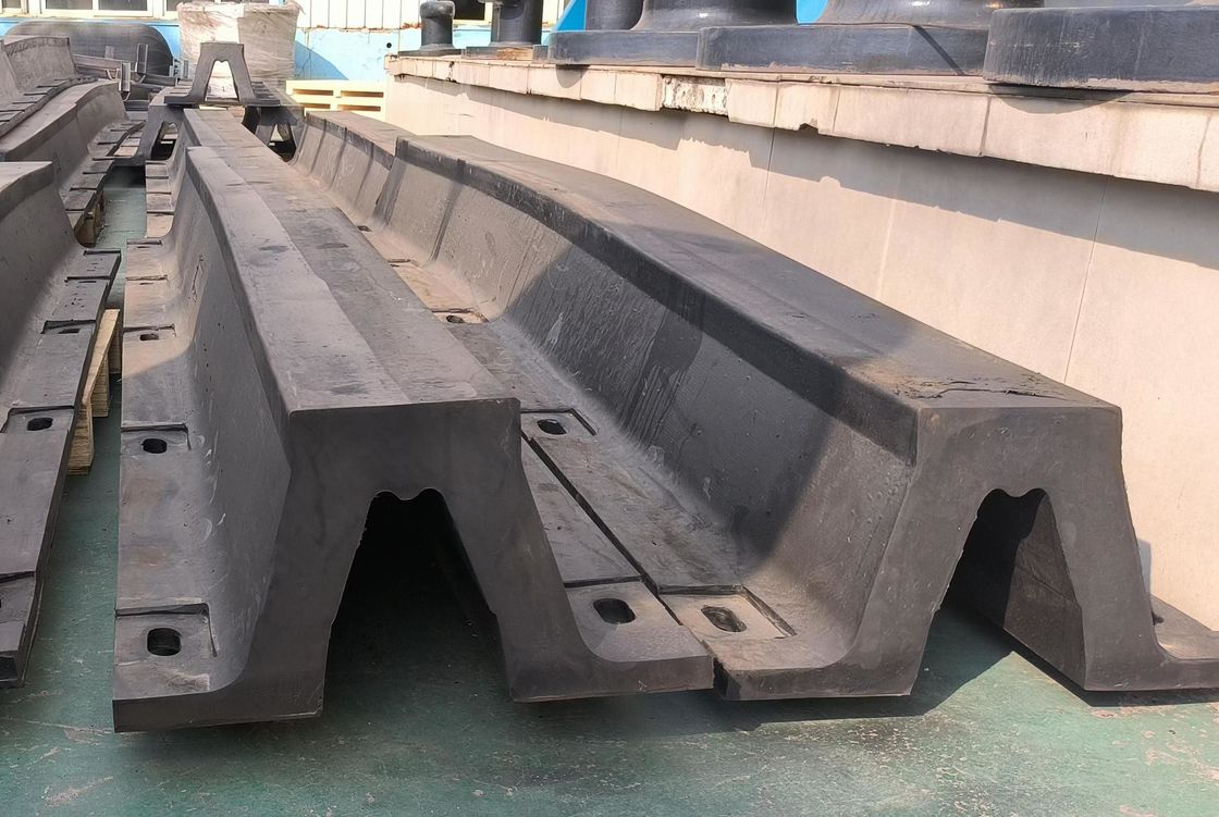 Arcos de protección para la conversión de energía de impacto y protección de buques y muelles en instalaciones portuarias con gran tráfico