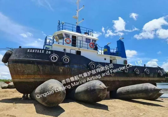 Lanzamiento y elevación de buques con bolsas de aire de goma inflables