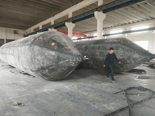 Constructores de buques y profesionales de la industria marítima